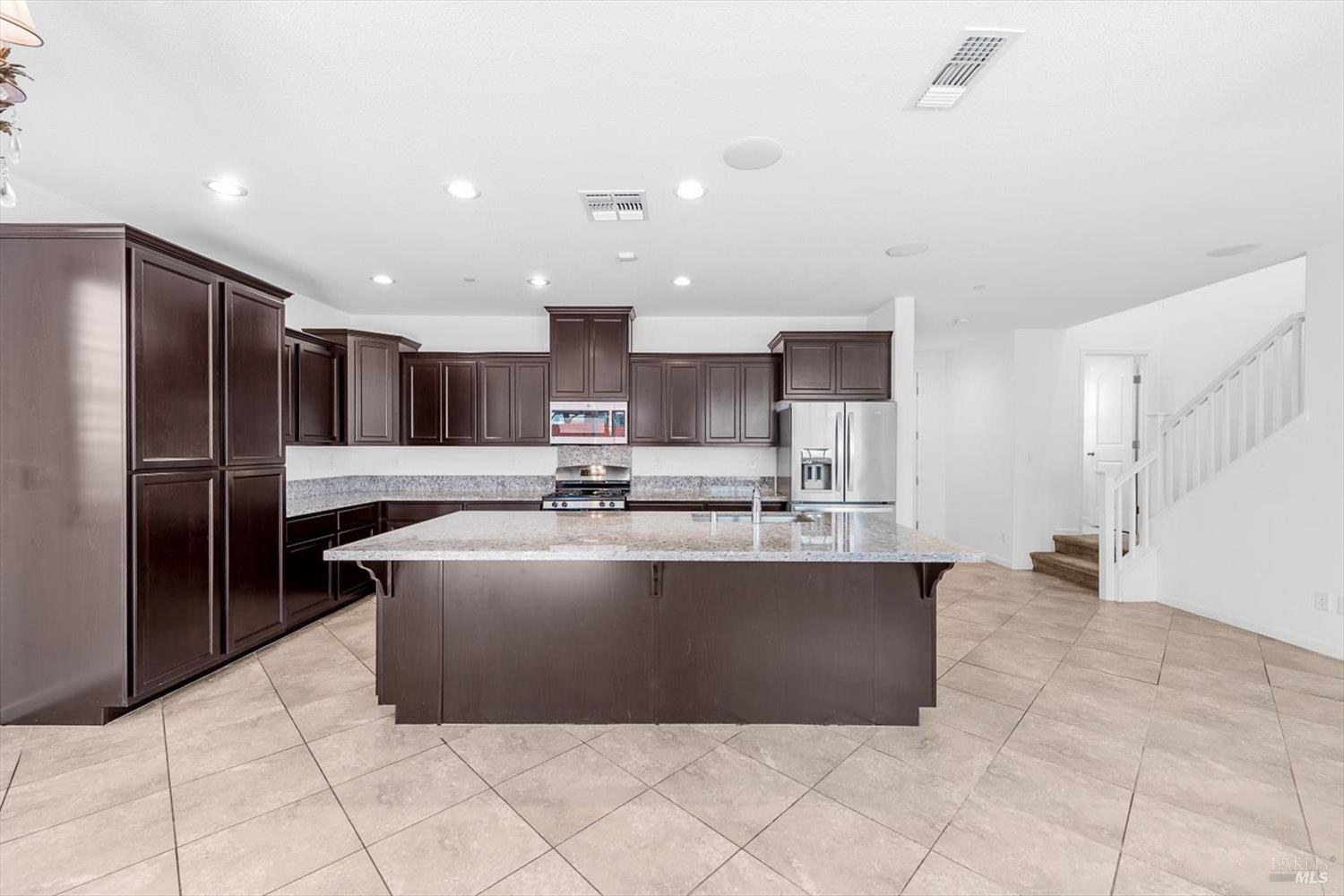 Detail Gallery Image 12 of 46 For 618 Sweet Pea St, Vacaville,  CA 95687 - 4 Beds | 3/1 Baths