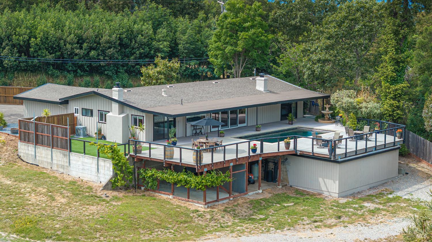 Detail Gallery Image 2 of 64 For 10505 Cherry Ridge Rd, Sebastopol,  CA 95472 - 3 Beds | 3/1 Baths