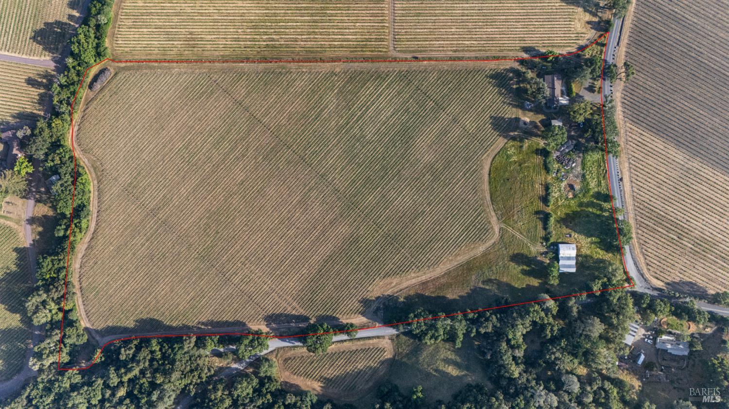 Detail Gallery Image 2 of 30 For 21800 River Rd, Geyserville,  CA 95441 - 3 Beds | 2 Baths