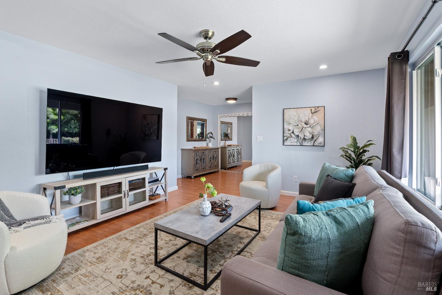 Detail Gallery Image 6 of 43 For 733 Whispering Bay Ln, Suisun City,  CA 94585 - 4 Beds | 2 Baths