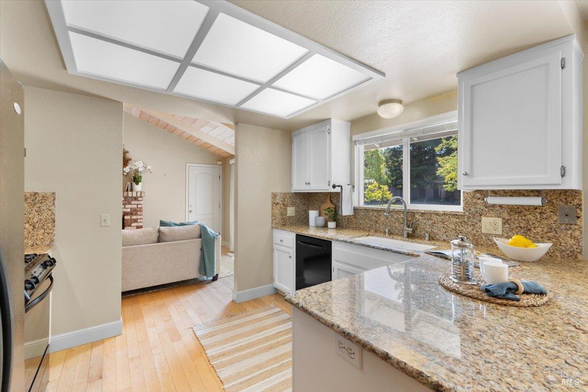 Detail Gallery Image 15 of 52 For 160 Moll Dr, Windsor,  CA 95492 - 3 Beds | 2 Baths