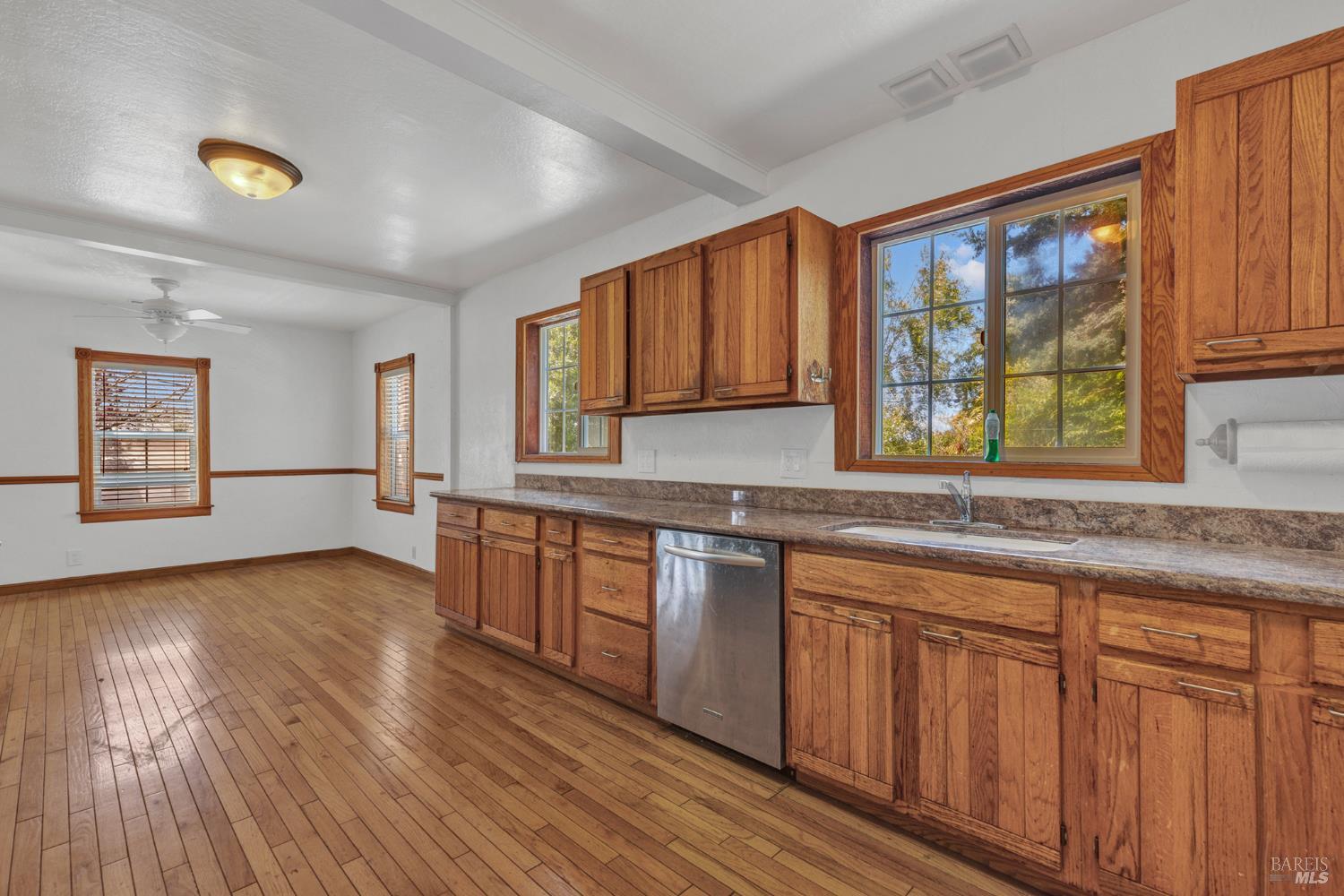 Detail Gallery Image 11 of 45 For 845 W K St, Benicia,  CA 94510 - 3 Beds | 2 Baths