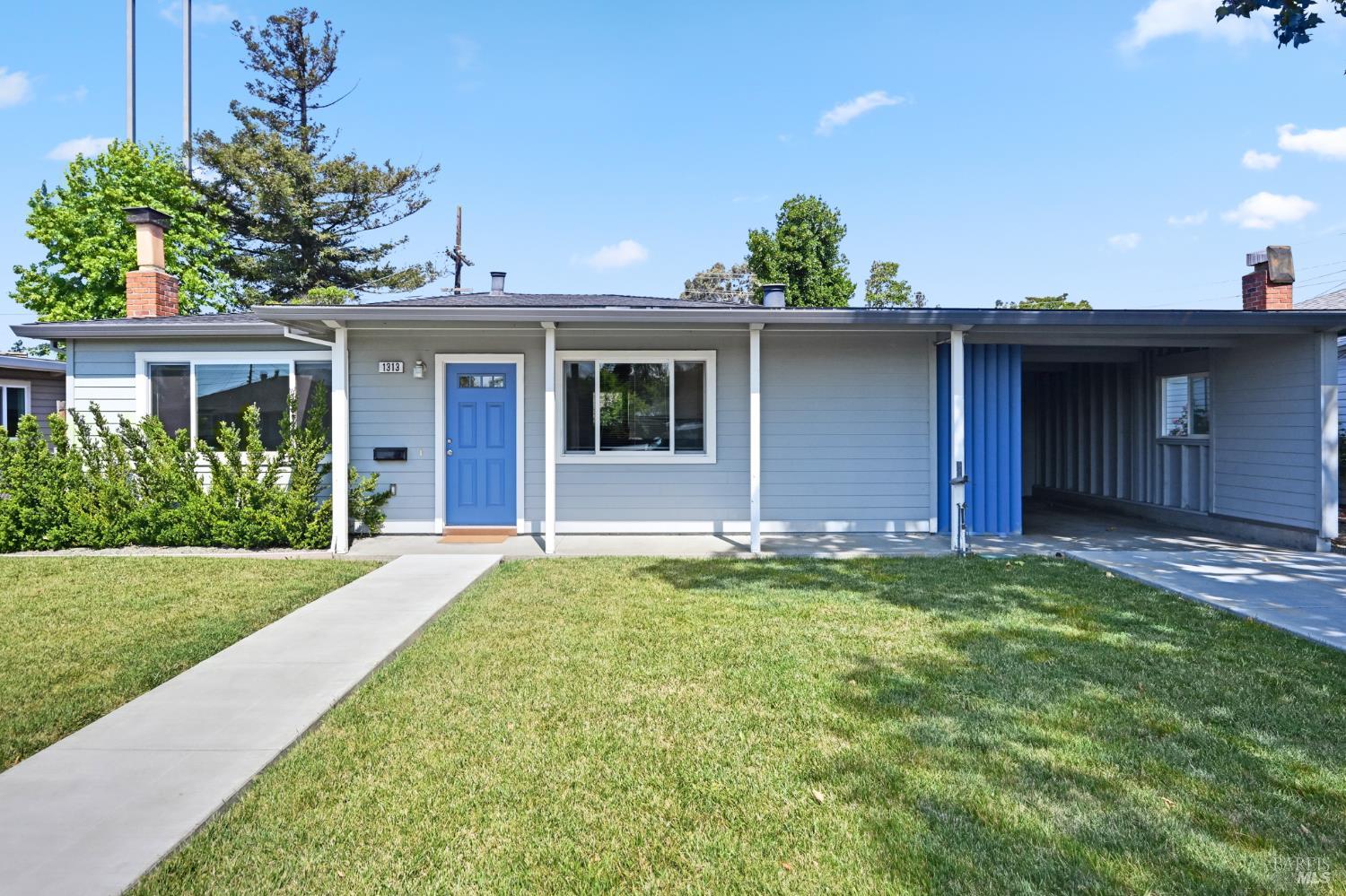 Detail Gallery Image 3 of 30 For 1313 Mcneil Ave, Petaluma,  CA 94954 - 3 Beds | 1 Baths