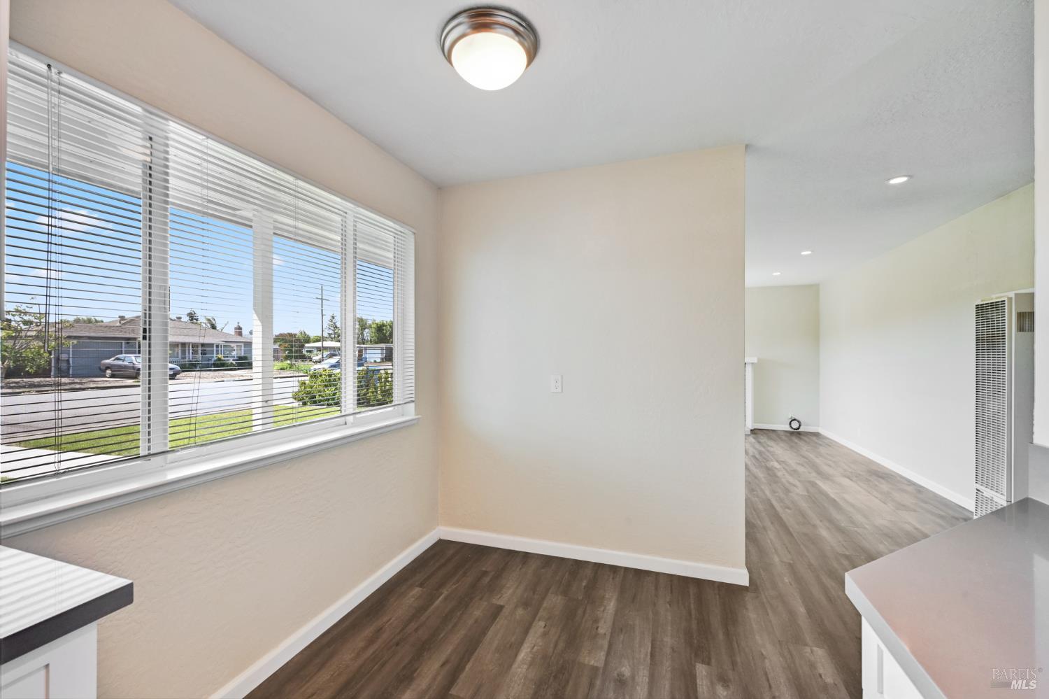 Detail Gallery Image 13 of 30 For 1313 Mcneil Ave, Petaluma,  CA 94954 - 3 Beds | 1 Baths