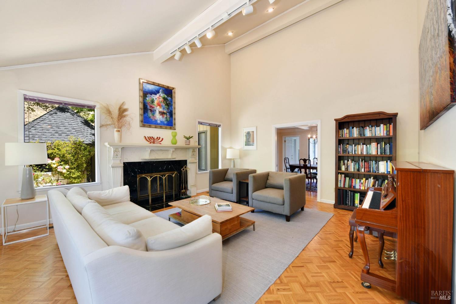 Detail Gallery Image 5 of 27 For 12 Greenfield Ct, Mill Valley,  CA 94941 - 4 Beds | 3/1 Baths