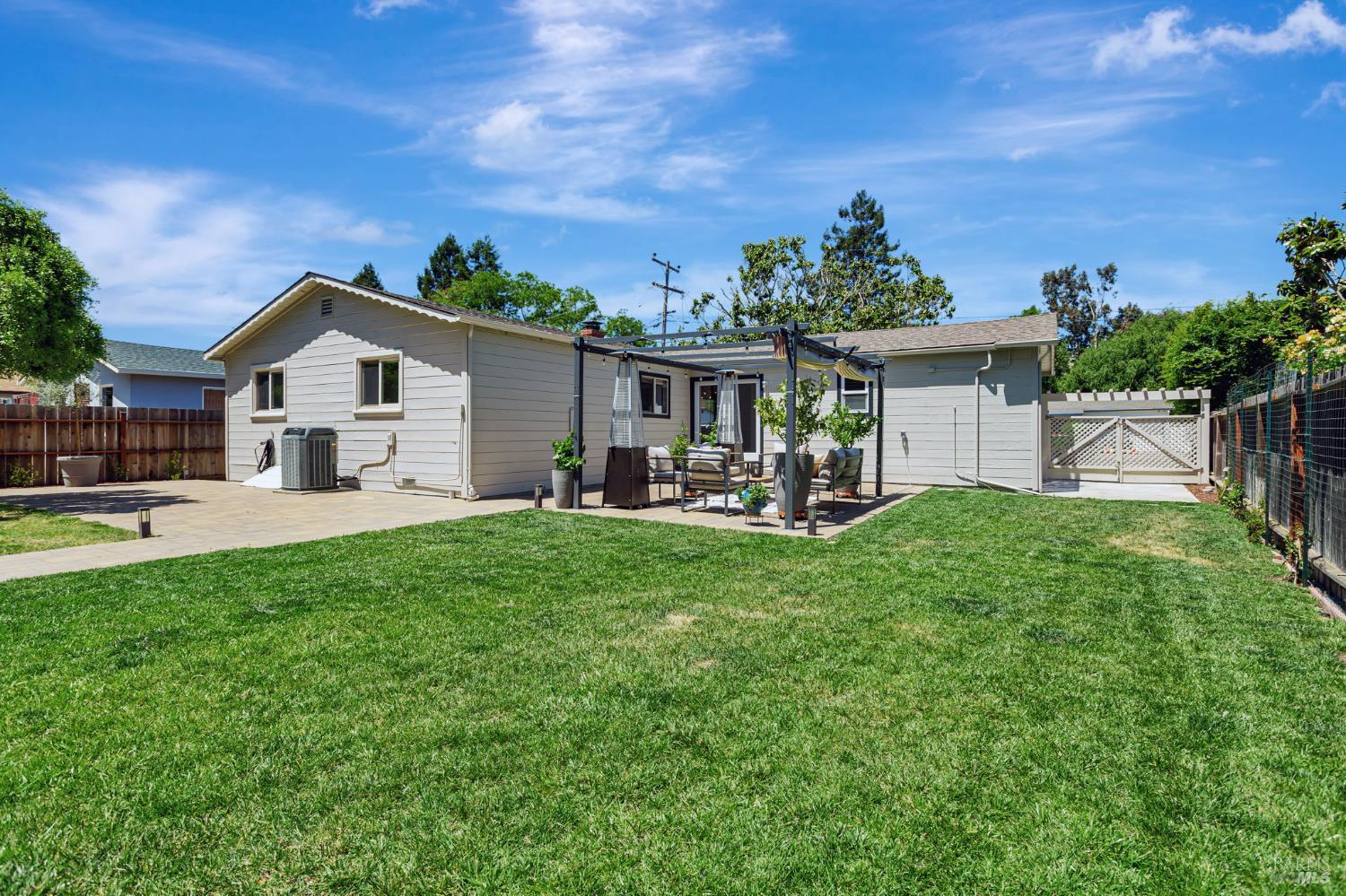 Detail Gallery Image 9 of 47 For 836 Wilmac Ave, Novato,  CA 94947 - 3 Beds | 1/1 Baths
