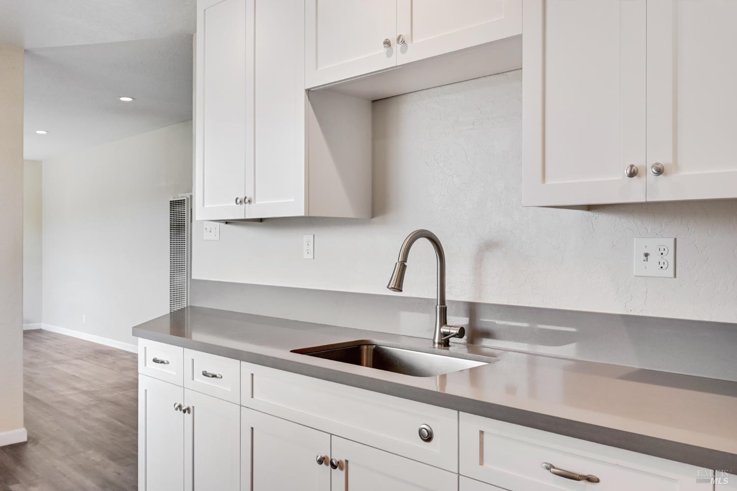 Detail Gallery Image 12 of 30 For 1313 Mcneil Ave, Petaluma,  CA 94954 - 3 Beds | 1 Baths