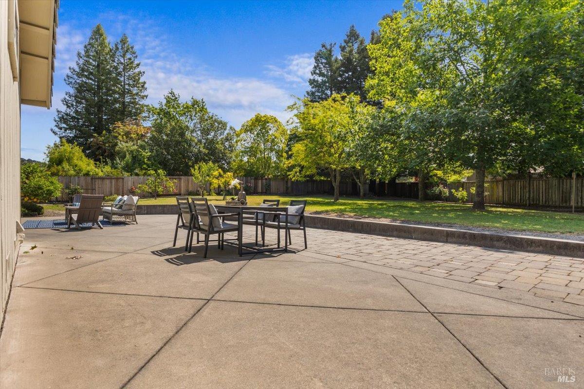 Detail Gallery Image 42 of 52 For 160 Moll Dr, Windsor,  CA 95492 - 3 Beds | 2 Baths