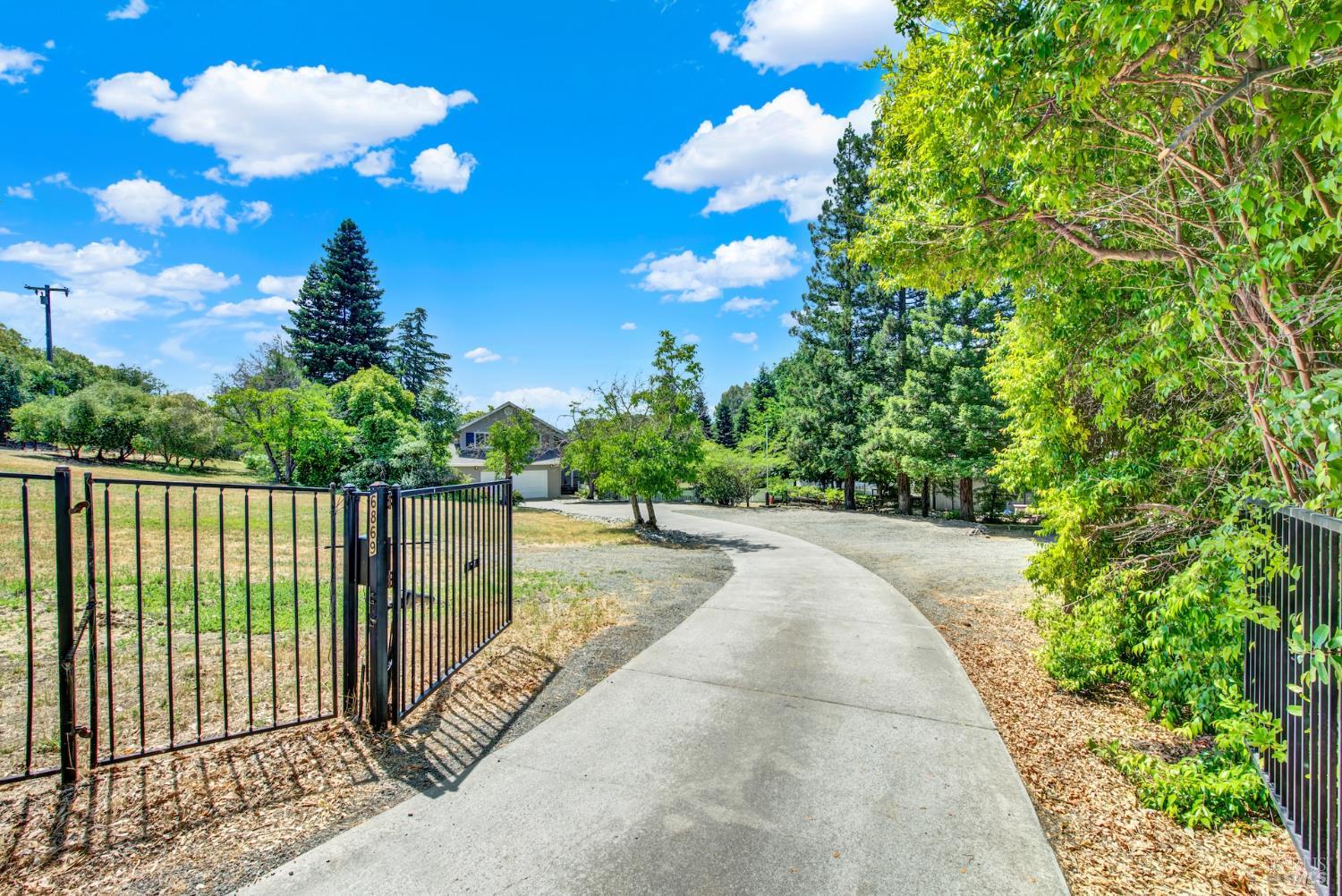 Detail Gallery Image 11 of 98 For 6869 Steiger Hill Rd, Vacaville,  CA 95688 - 4 Beds | 3 Baths