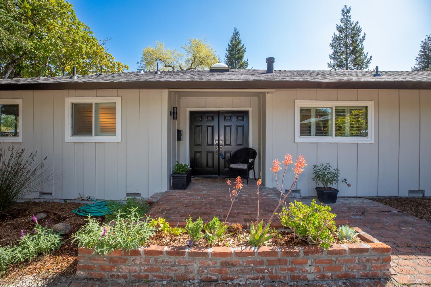 Detail Gallery Image 4 of 56 For 2055 Stonewood Dr, Santa Rosa,  CA 95404 - 3 Beds | 2 Baths