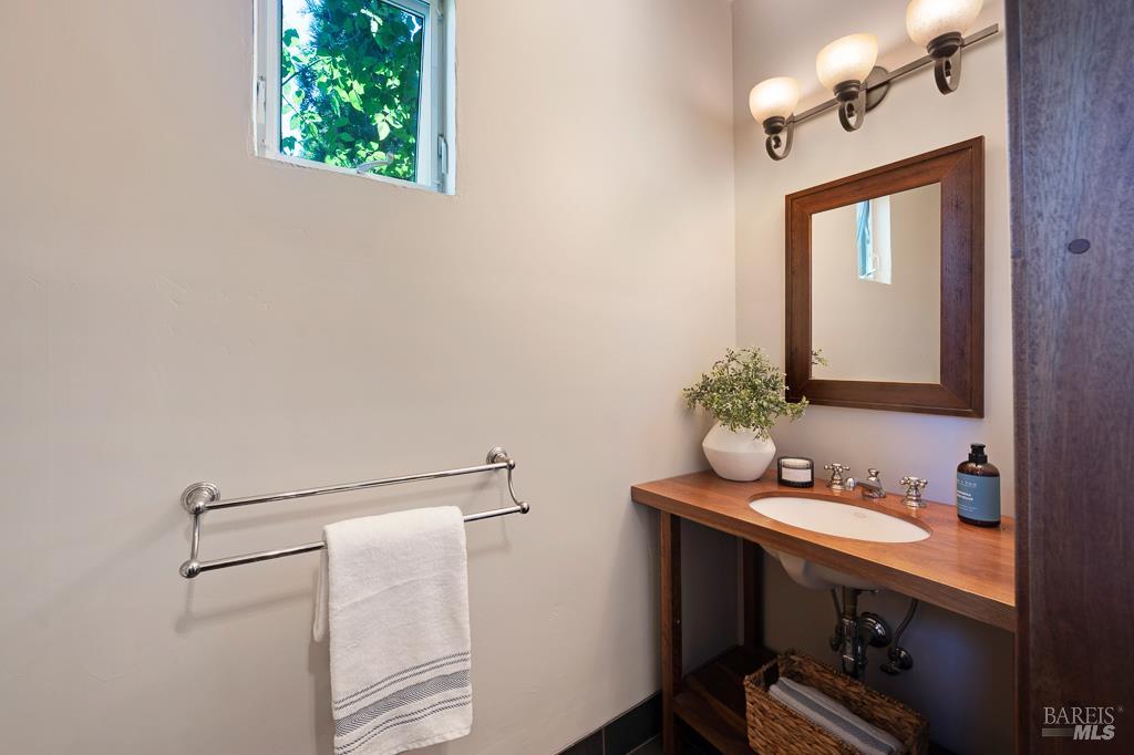 Detail Gallery Image 34 of 62 For Address Is Not Disclosed, Healdsburg,  CA 95448 - 3 Beds | 3/3 Baths