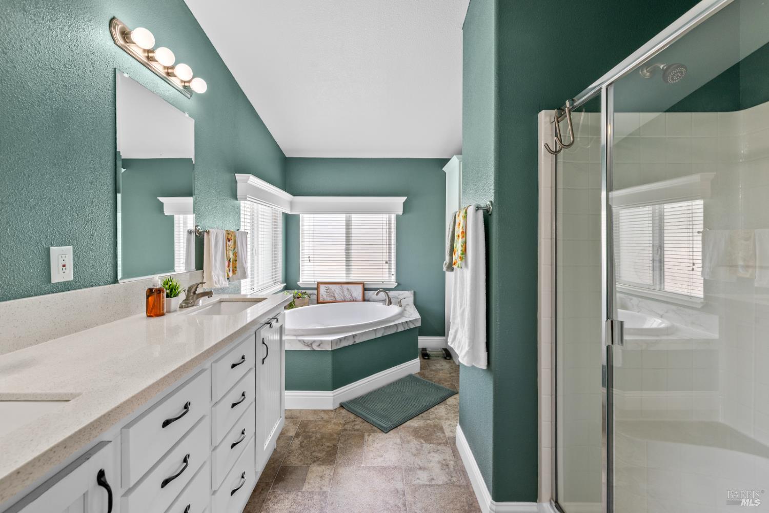 Detail Gallery Image 23 of 51 For 25 Walnut Cir, Rohnert Park,  CA 94928 - 3 Beds | 2 Baths