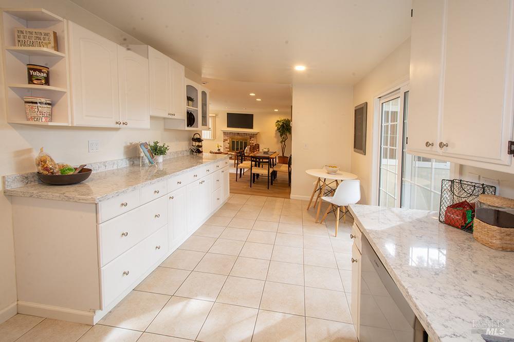 Detail Gallery Image 4 of 20 For 293 Siesta Way, Sonoma,  CA 95476 - 3 Beds | 2 Baths
