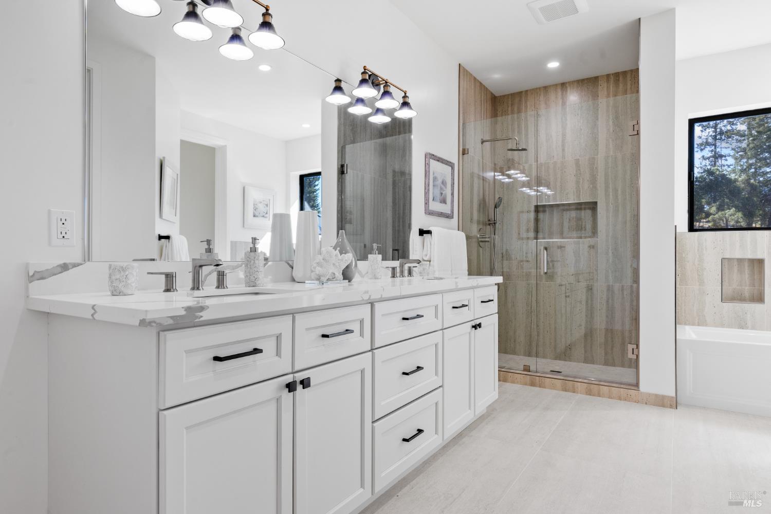 Detail Gallery Image 18 of 33 For 2012 Eagle Ct, Santa Rosa,  CA 95403 - 5 Beds | 4/1 Baths