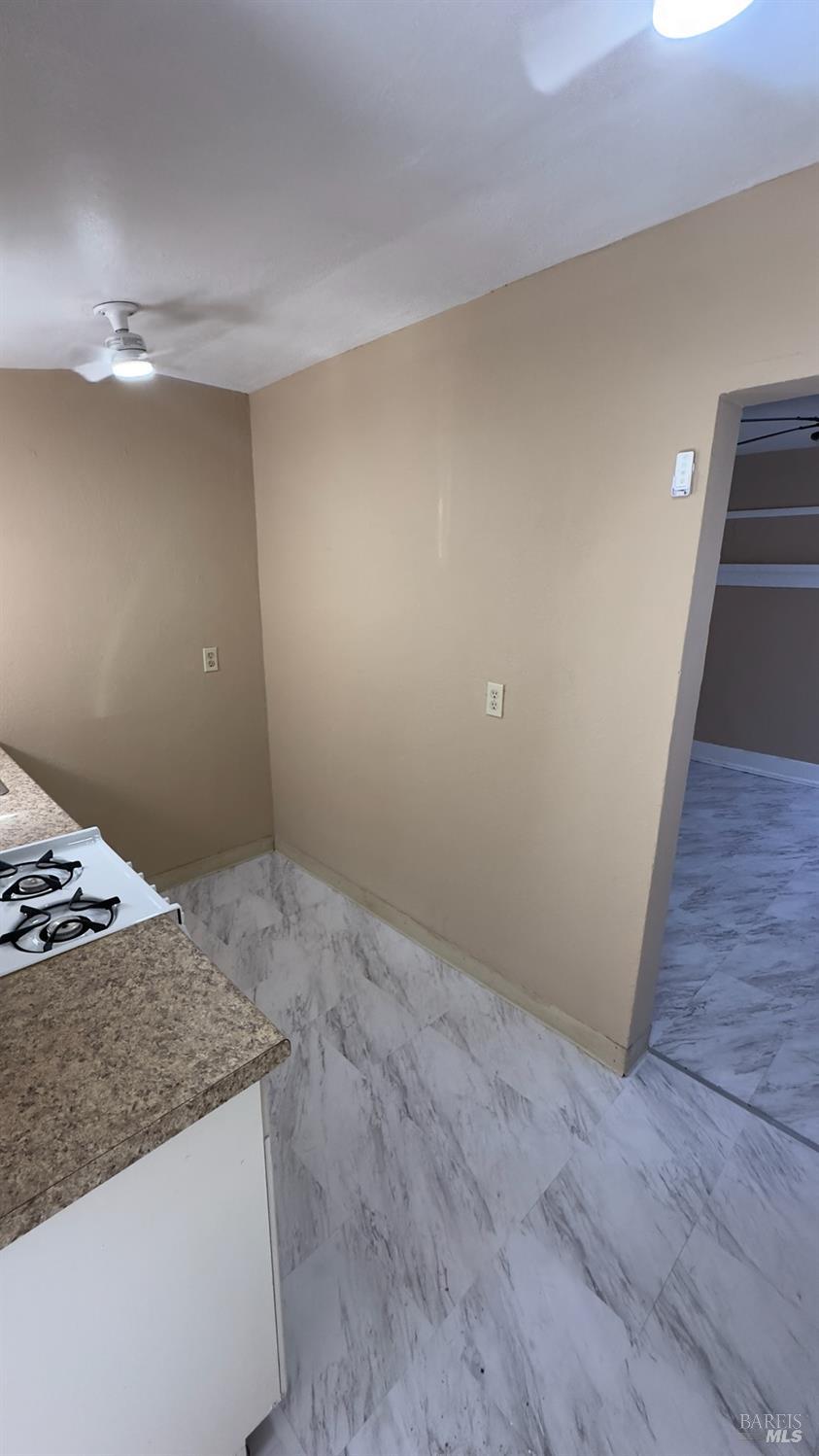 Detail Gallery Image 3 of 6 For 215 Arkansas St a,  Vallejo,  CA 94590 - 1 Beds | 1 Baths