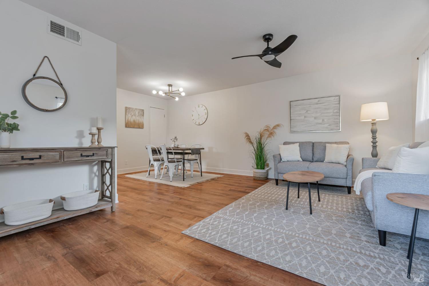 Detail Gallery Image 6 of 31 For 64 Los Padres Cir, Novato,  CA 94947 - 2 Beds | 1 Baths