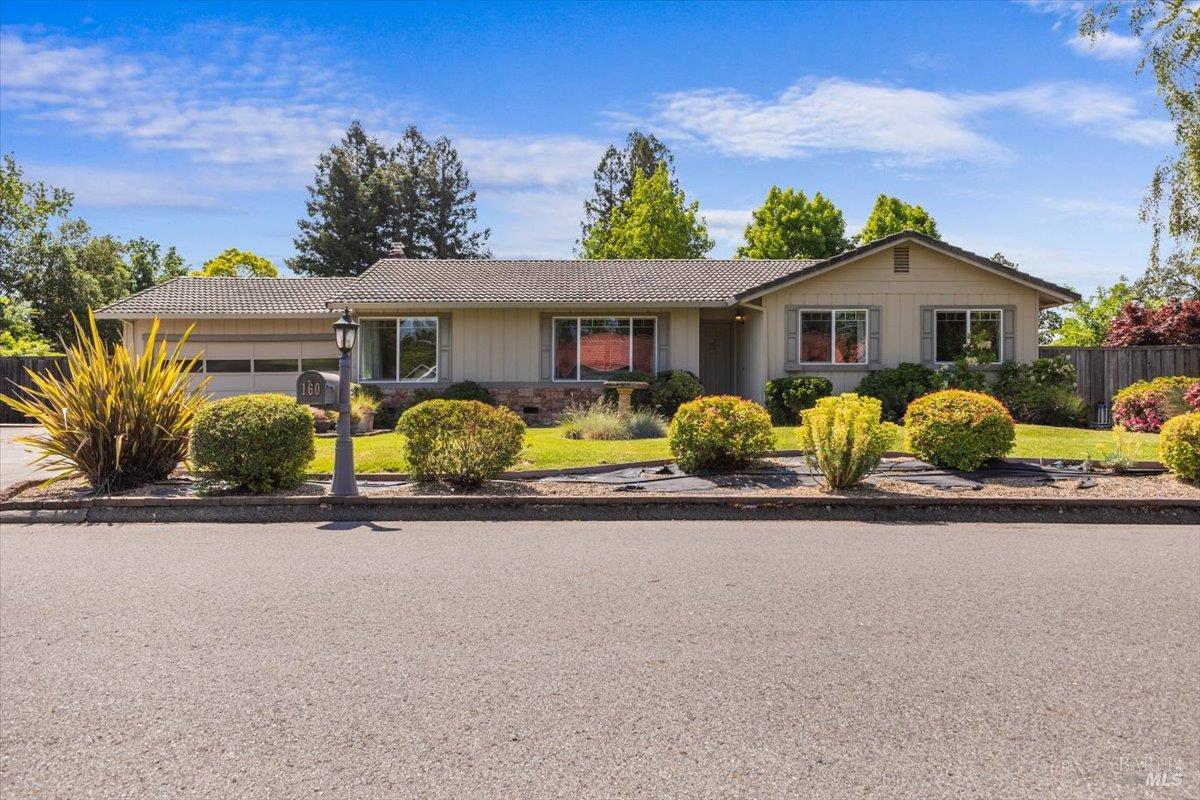 Detail Gallery Image 7 of 52 For 160 Moll Dr, Windsor,  CA 95492 - 3 Beds | 2 Baths