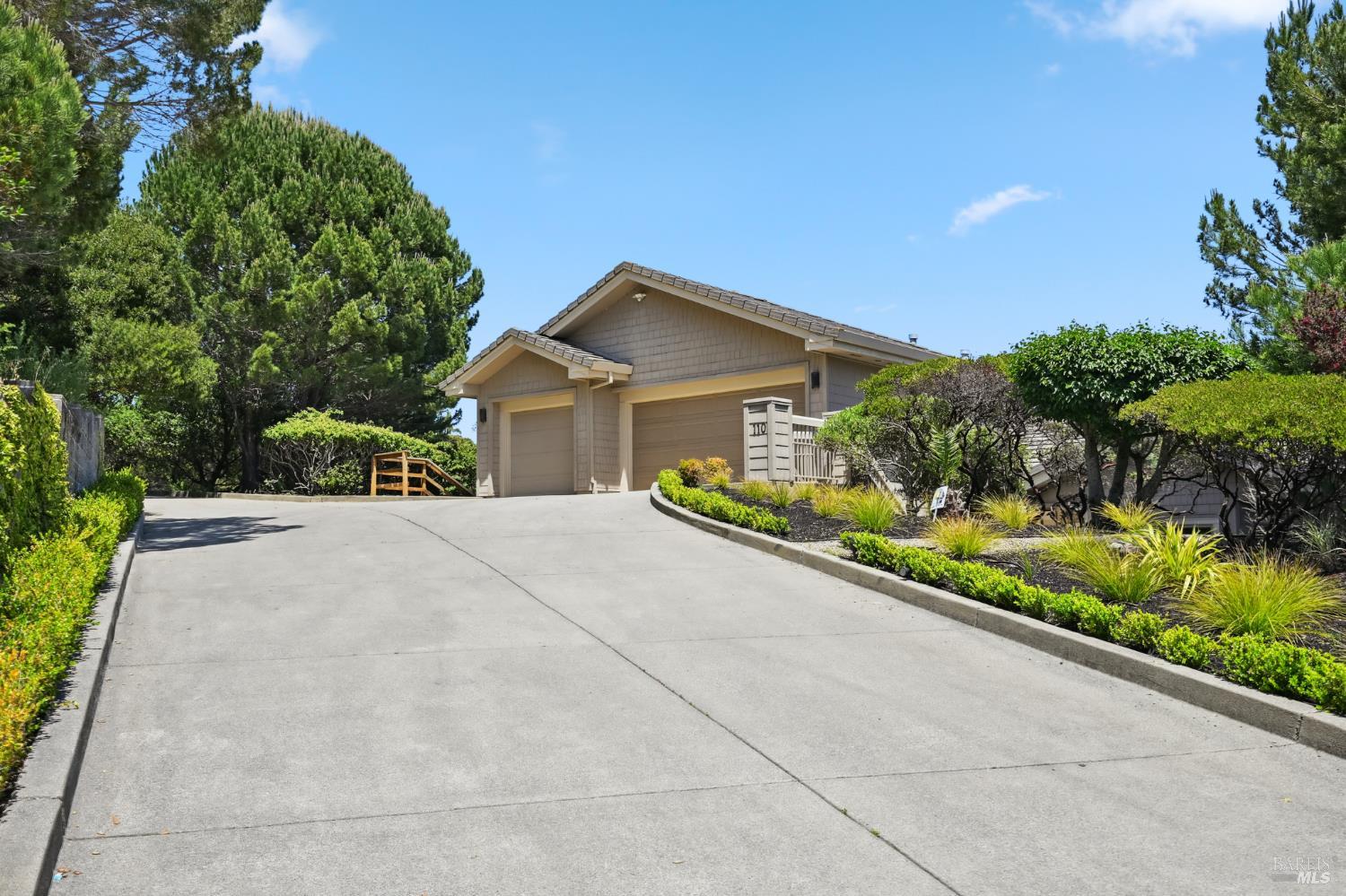 Detail Gallery Image 5 of 65 For 110 Monterey Dr, Tiburon,  CA 94920 - 5 Beds | 4/1 Baths