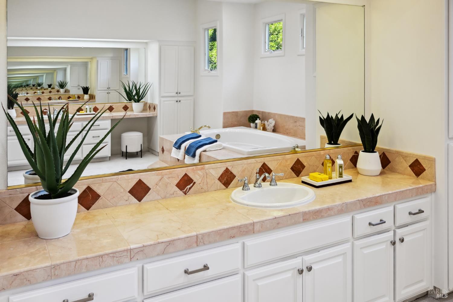 Detail Gallery Image 48 of 65 For 110 Monterey Dr, Tiburon,  CA 94920 - 5 Beds | 4/1 Baths