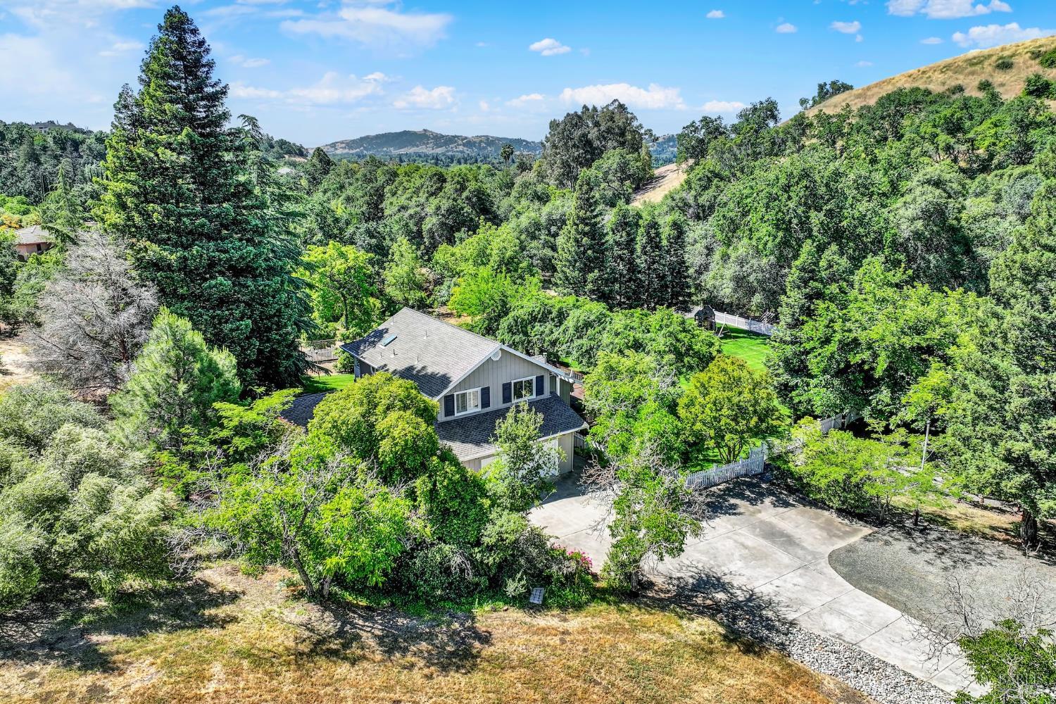 Detail Gallery Image 6 of 98 For 6869 Steiger Hill Rd, Vacaville,  CA 95688 - 4 Beds | 3 Baths