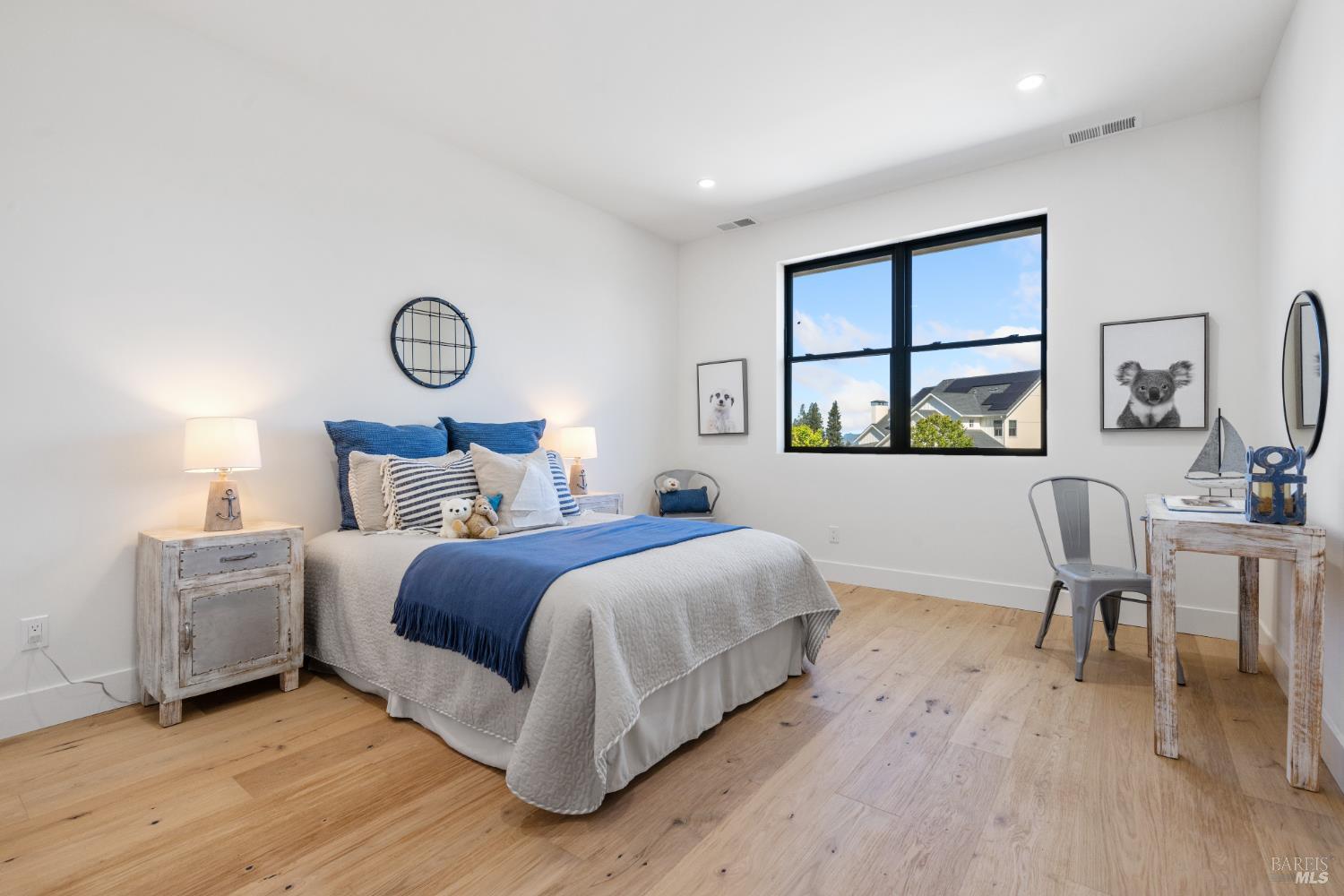 Detail Gallery Image 22 of 33 For 2012 Eagle Ct, Santa Rosa,  CA 95403 - 5 Beds | 4/1 Baths