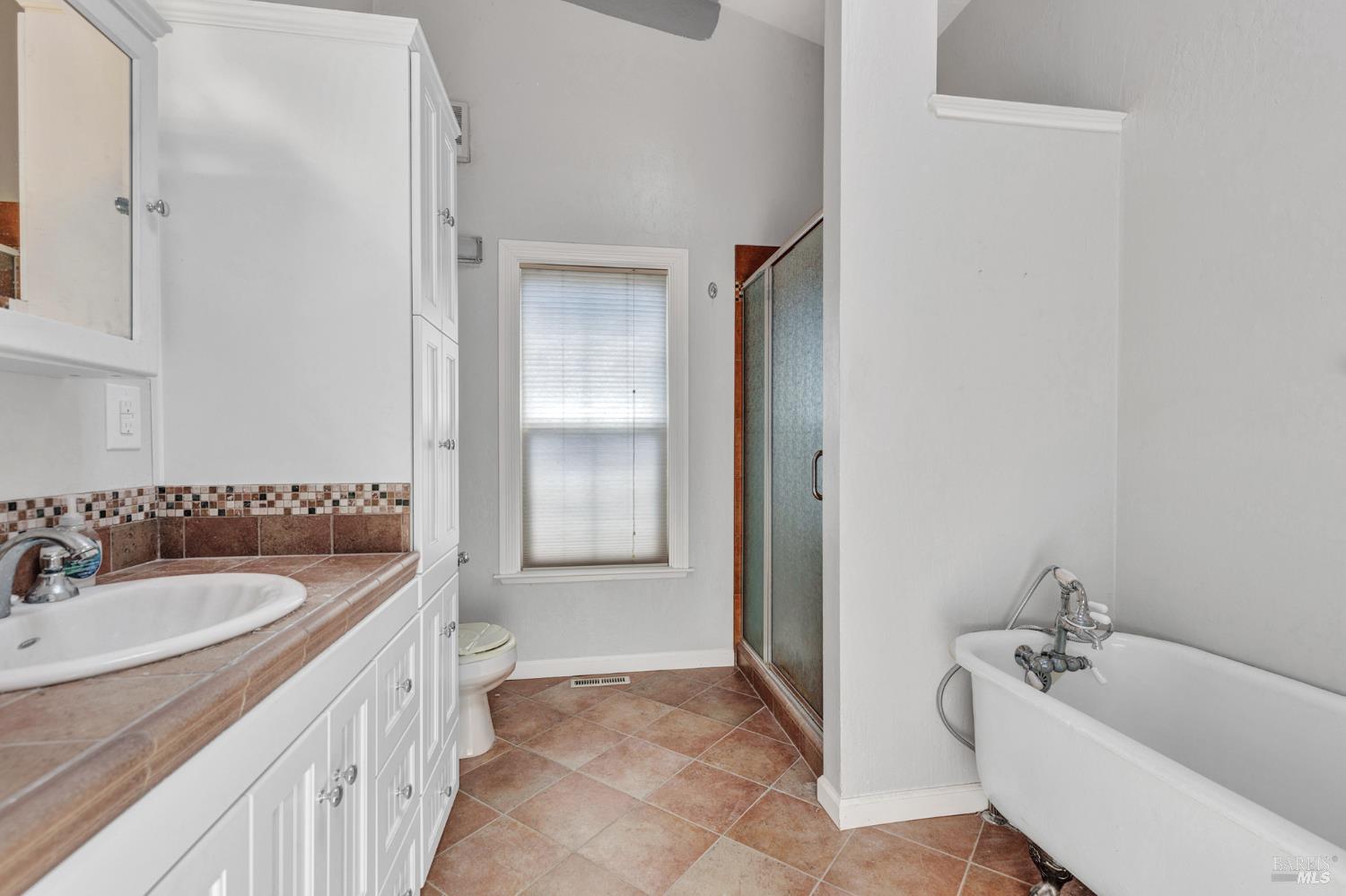 Detail Gallery Image 33 of 45 For 845 W K St, Benicia,  CA 94510 - 3 Beds | 2 Baths