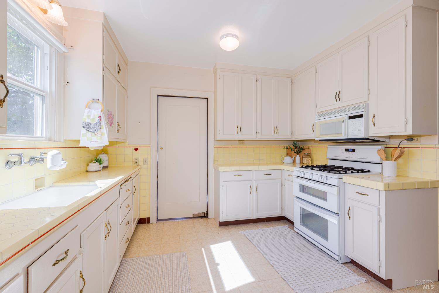 Detail Gallery Image 19 of 52 For 31 Laurel Ave, Petaluma,  CA 94952 - 2 Beds | 1/1 Baths