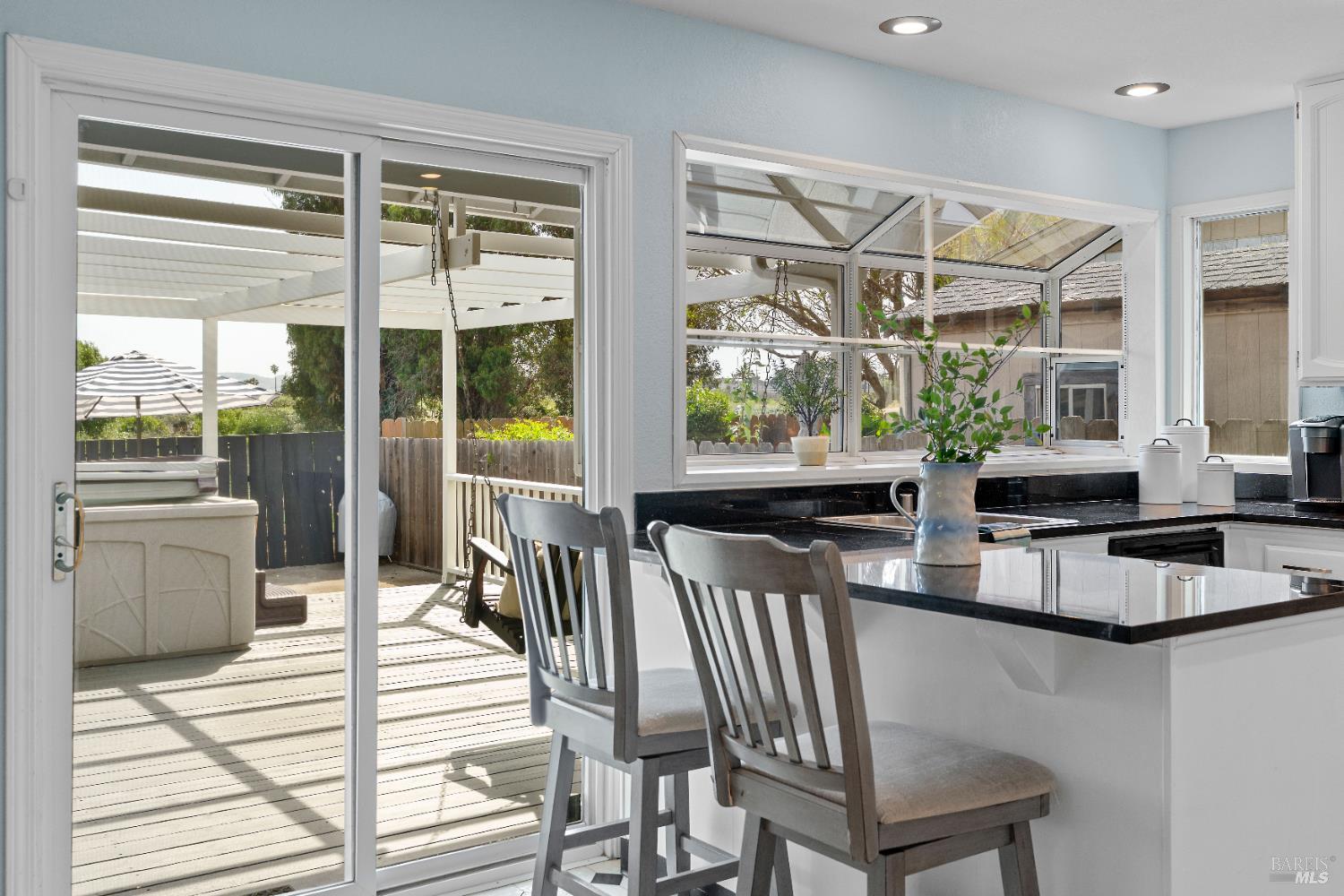 Detail Gallery Image 12 of 43 For 733 Whispering Bay Ln, Suisun City,  CA 94585 - 4 Beds | 2 Baths