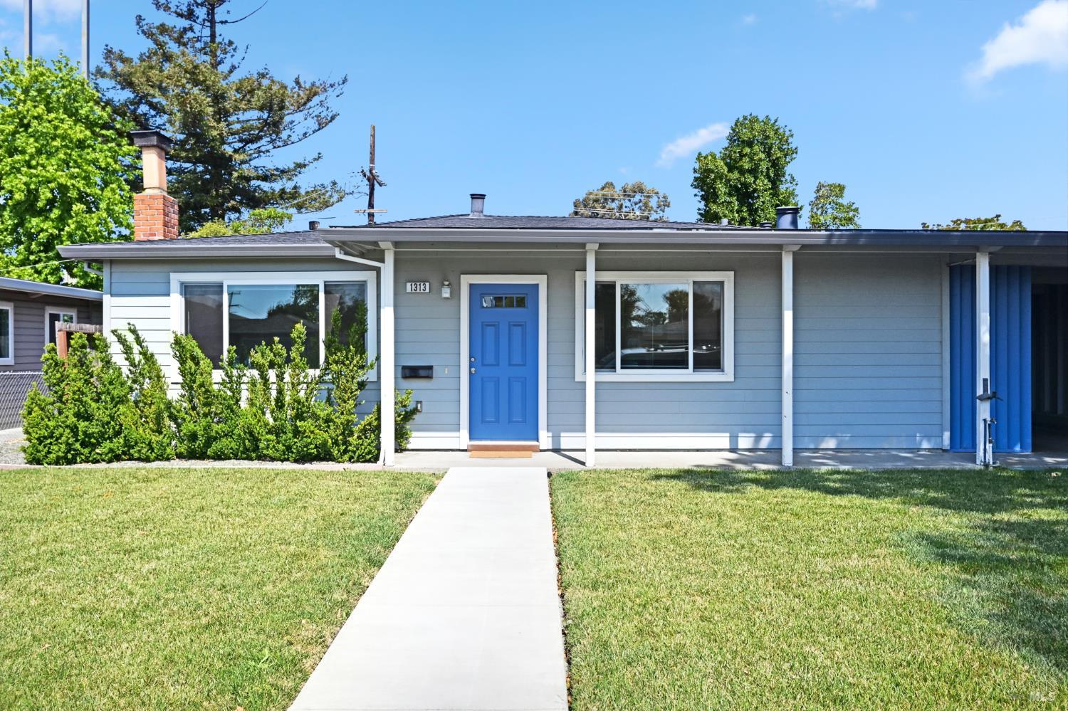Detail Gallery Image 1 of 30 For 1313 Mcneil Ave, Petaluma,  CA 94954 - 3 Beds | 1 Baths