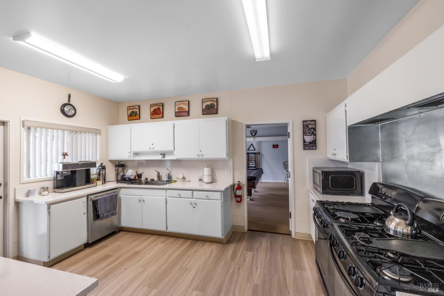 Detail Gallery Image 47 of 51 For 25 Walnut Cir, Rohnert Park,  CA 94928 - 3 Beds | 2 Baths