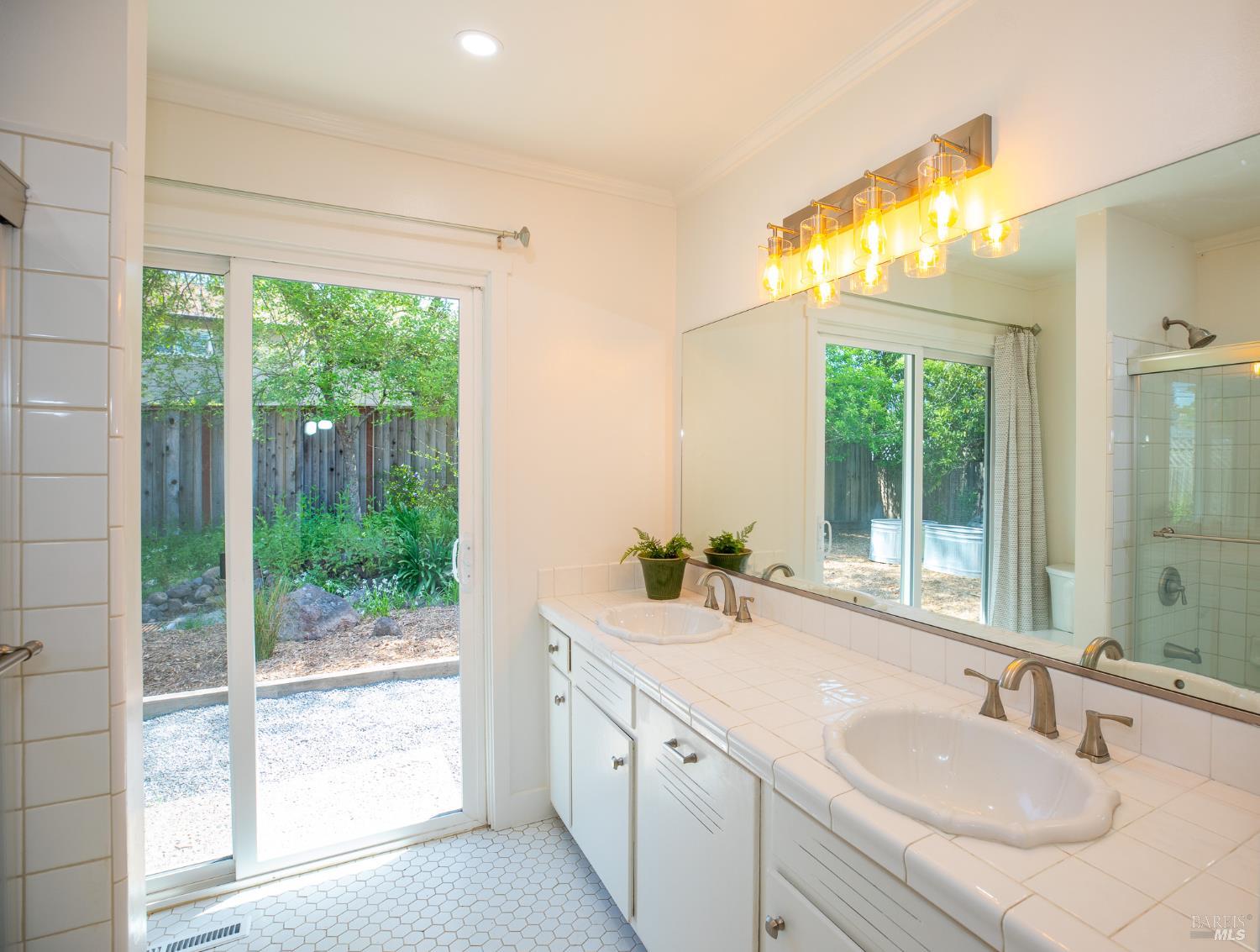 Detail Gallery Image 28 of 56 For 2055 Stonewood Dr, Santa Rosa,  CA 95404 - 3 Beds | 2 Baths