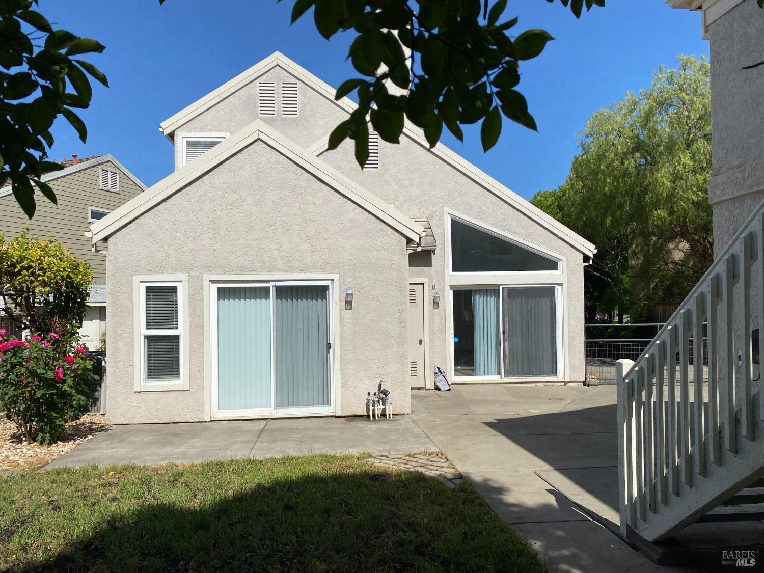 Detail Gallery Image 7 of 14 For 566 Versailles Ln, Fairfield,  CA 94534 - 3 Beds | 2/1 Baths