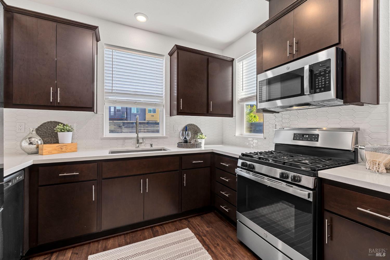 Detail Gallery Image 16 of 50 For 46 Birch Haven Way, Santa Rosa,  CA 95407 - 4 Beds | 2/1 Baths