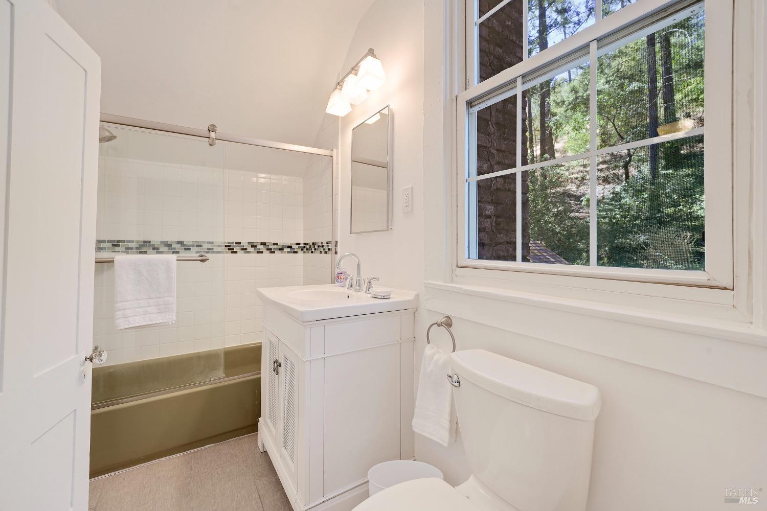Detail Gallery Image 21 of 53 For 1423 Foothill Blvd, Calistoga,  CA 94515 - 8 Beds | 5 Baths