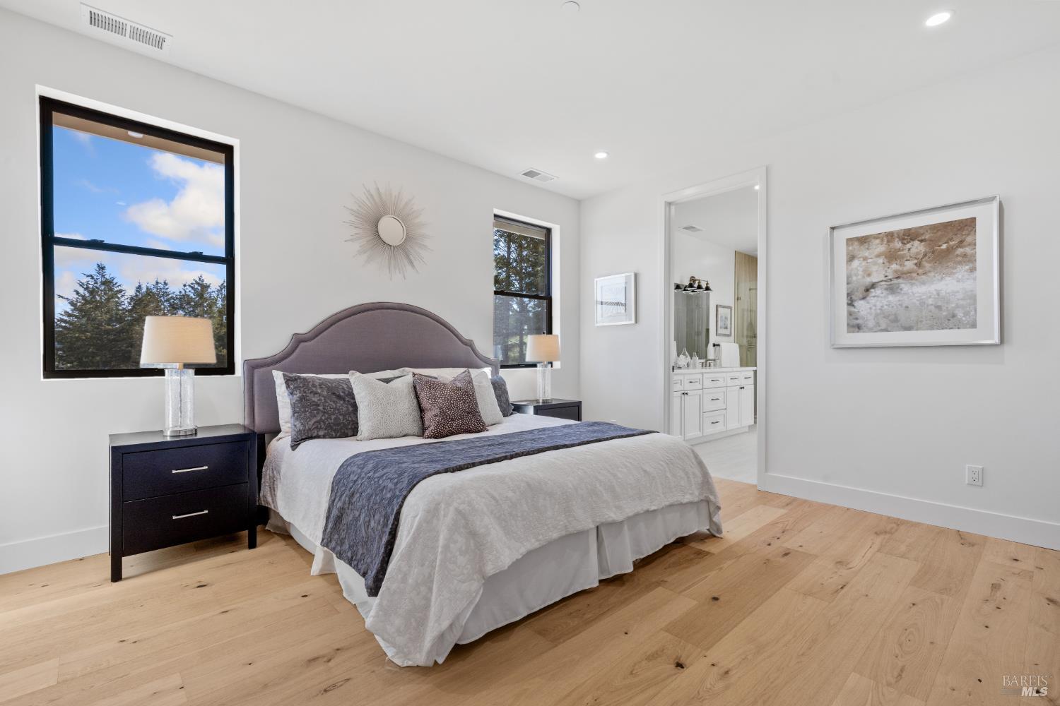 Detail Gallery Image 20 of 33 For 2012 Eagle Ct, Santa Rosa,  CA 95403 - 5 Beds | 4/1 Baths