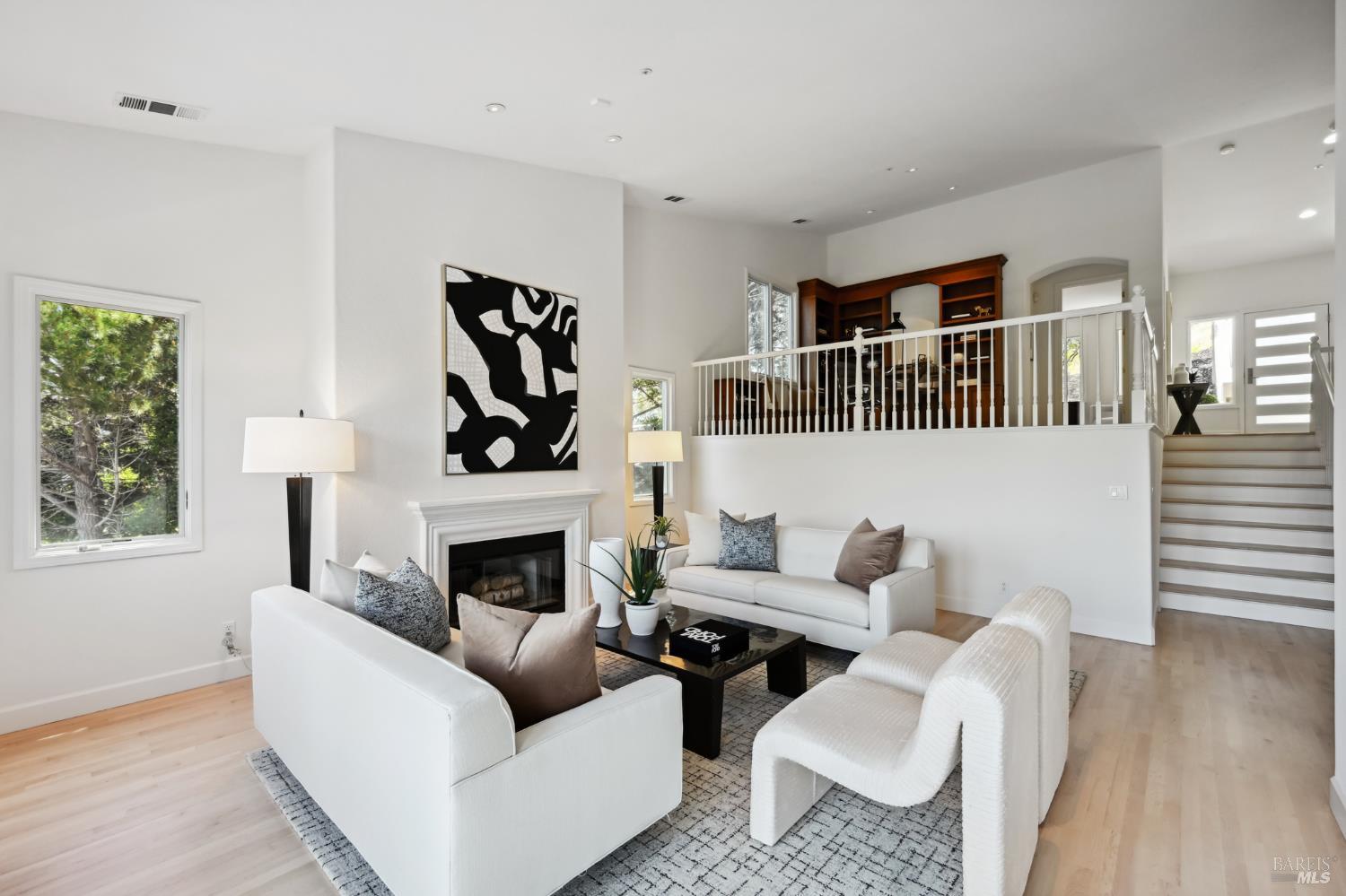 Detail Gallery Image 14 of 65 For 110 Monterey Dr, Tiburon,  CA 94920 - 5 Beds | 4/1 Baths
