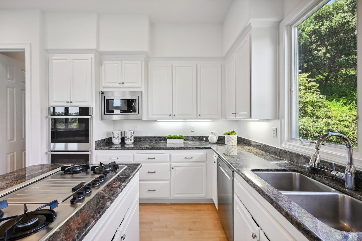 Detail Gallery Image 28 of 65 For 110 Monterey Dr, Tiburon,  CA 94920 - 5 Beds | 4/1 Baths