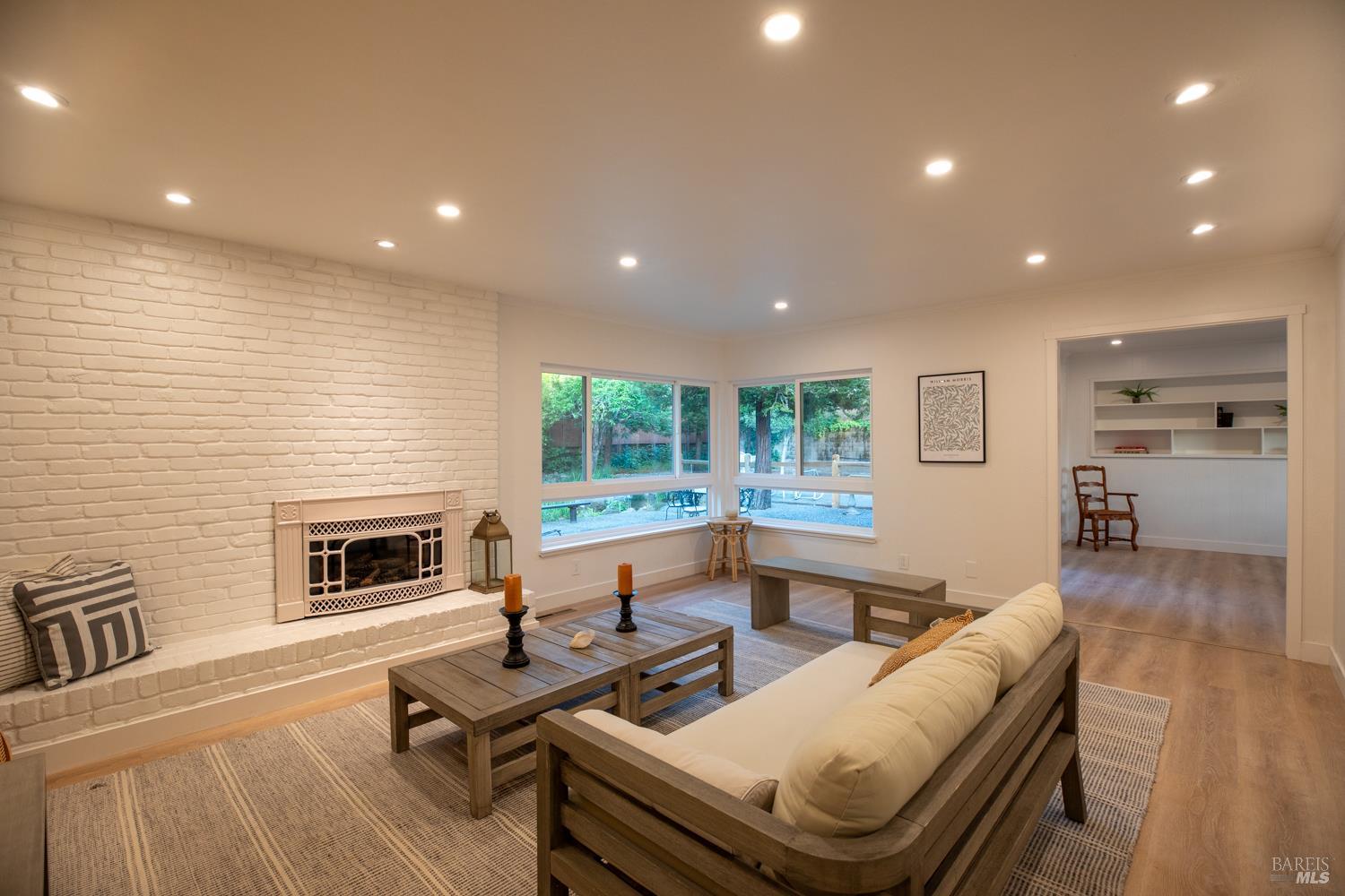 Detail Gallery Image 7 of 56 For 2055 Stonewood Dr, Santa Rosa,  CA 95404 - 3 Beds | 2 Baths