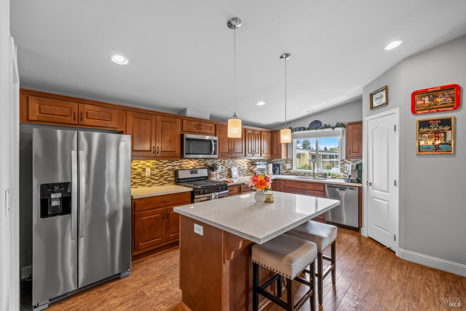 Detail Gallery Image 15 of 51 For 25 Walnut Cir, Rohnert Park,  CA 94928 - 3 Beds | 2 Baths