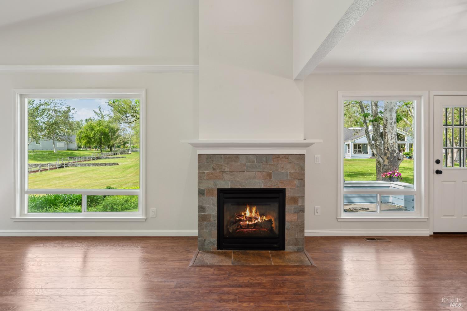 Detail Gallery Image 6 of 31 For 9522 Lakewood Dr, Windsor,  CA 95492 - 2 Beds | 2 Baths