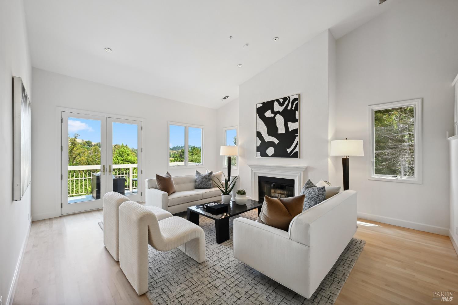 Detail Gallery Image 6 of 65 For 110 Monterey Dr, Tiburon,  CA 94920 - 5 Beds | 4/1 Baths