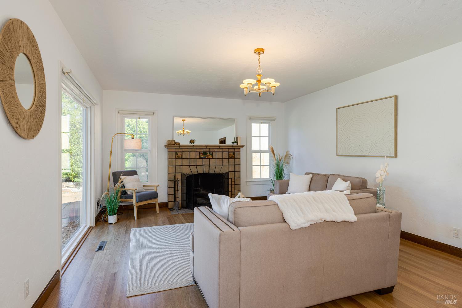 Detail Gallery Image 7 of 52 For 31 Laurel Ave, Petaluma,  CA 94952 - 2 Beds | 1/1 Baths
