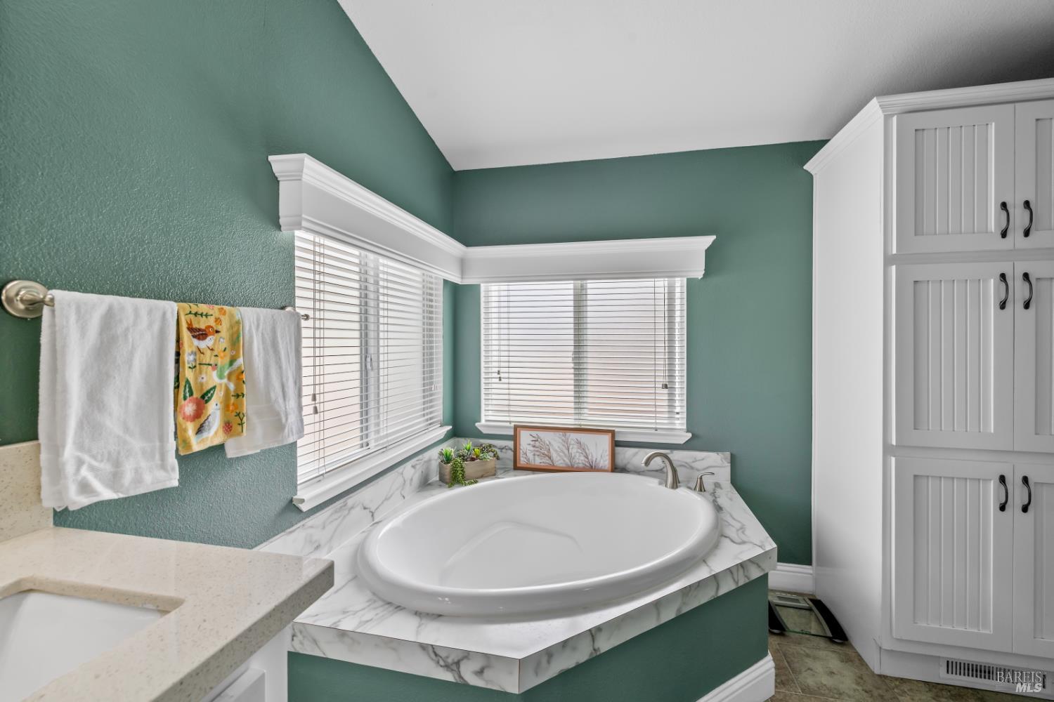 Detail Gallery Image 25 of 51 For 25 Walnut Cir, Rohnert Park,  CA 94928 - 3 Beds | 2 Baths