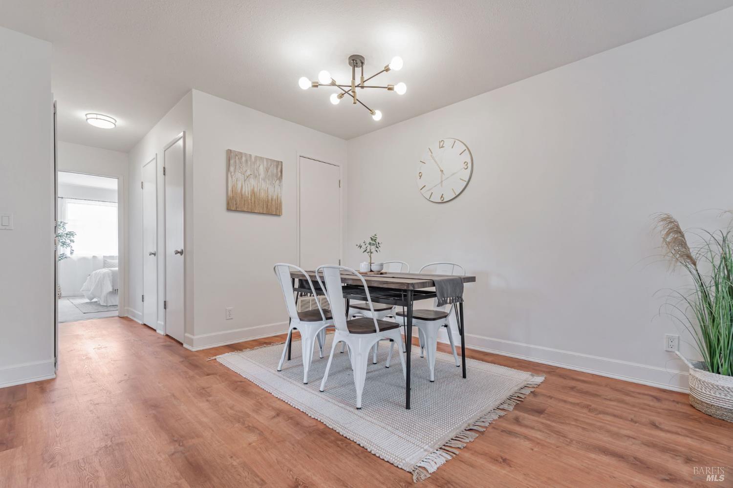Detail Gallery Image 14 of 31 For 64 Los Padres Cir, Novato,  CA 94947 - 2 Beds | 1 Baths
