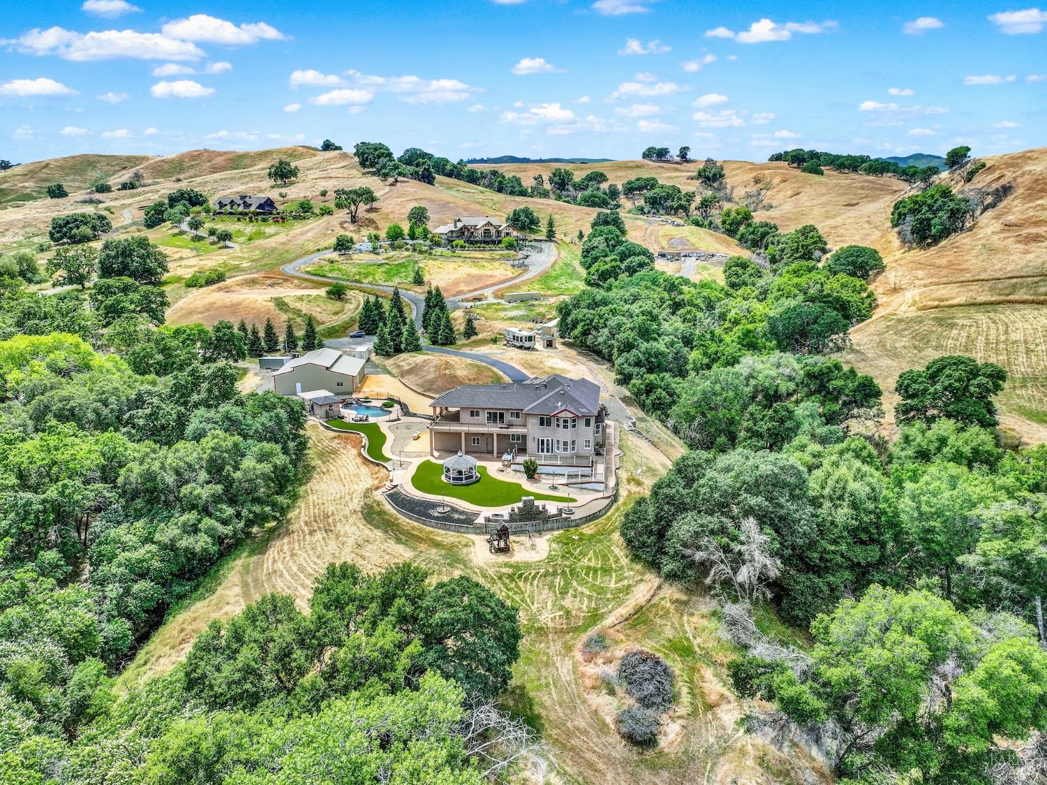 Detail Gallery Image 10 of 99 For 7125 Solitude Ct, Vacaville,  CA 95688 - 5 Beds | 4 Baths