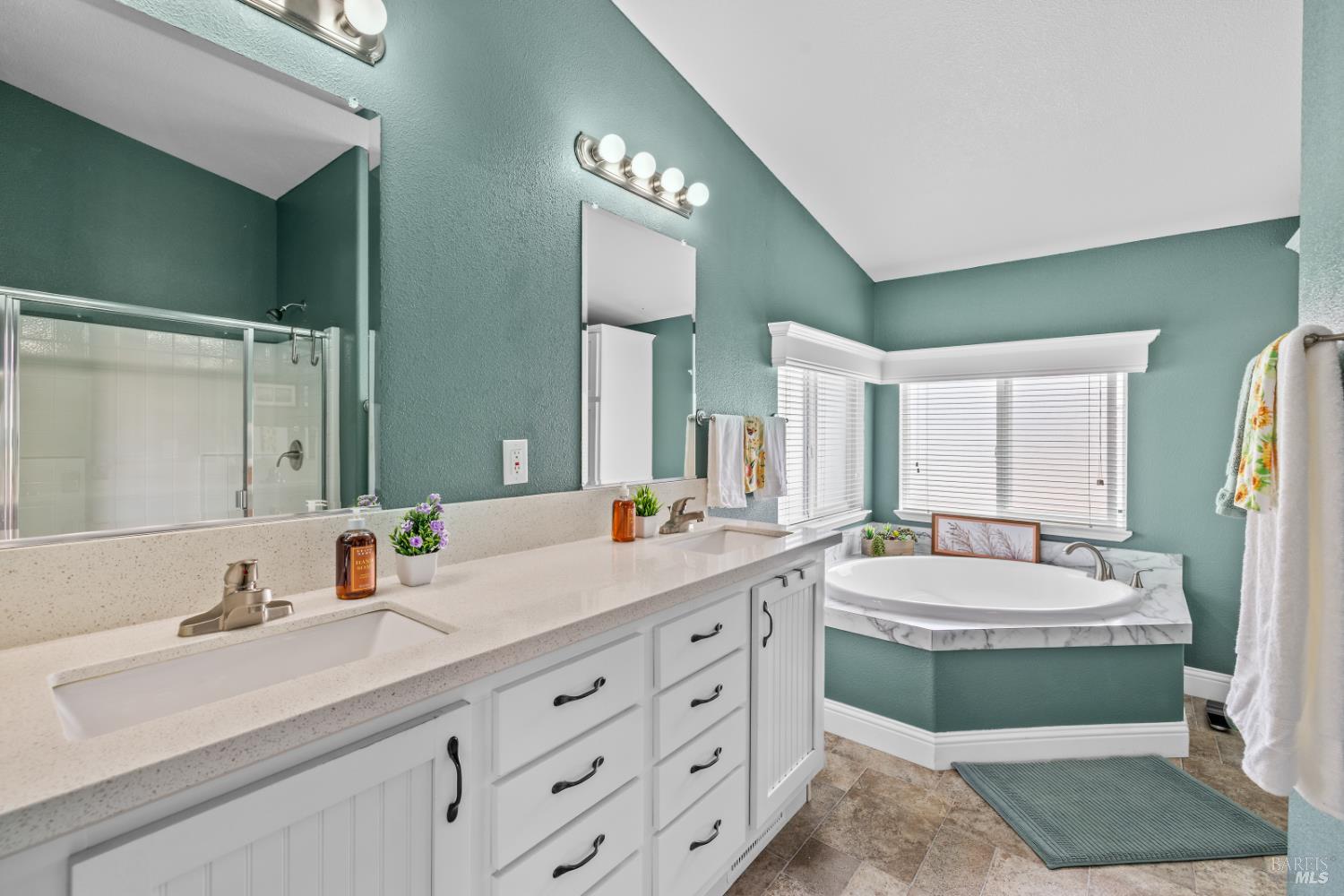 Detail Gallery Image 24 of 51 For 25 Walnut Cir, Rohnert Park,  CA 94928 - 3 Beds | 2 Baths
