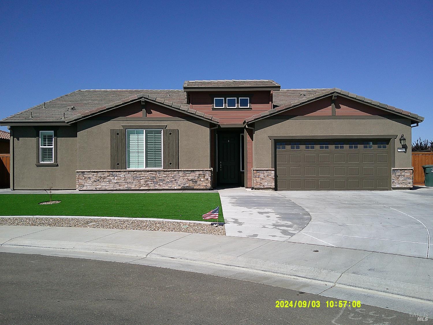 Detail Gallery Image 1 of 16 For 700 Jasmine Ct, Dixon,  CA 95620 - 4 Beds | 3 Baths
