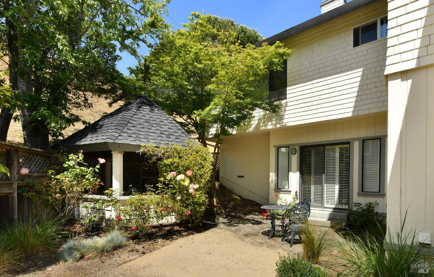 Detail Gallery Image 16 of 27 For 12 Greenfield Ct, Mill Valley,  CA 94941 - 4 Beds | 3/1 Baths