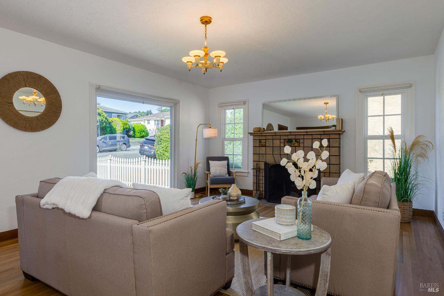 Detail Gallery Image 5 of 52 For 31 Laurel Ave, Petaluma,  CA 94952 - 2 Beds | 1/1 Baths