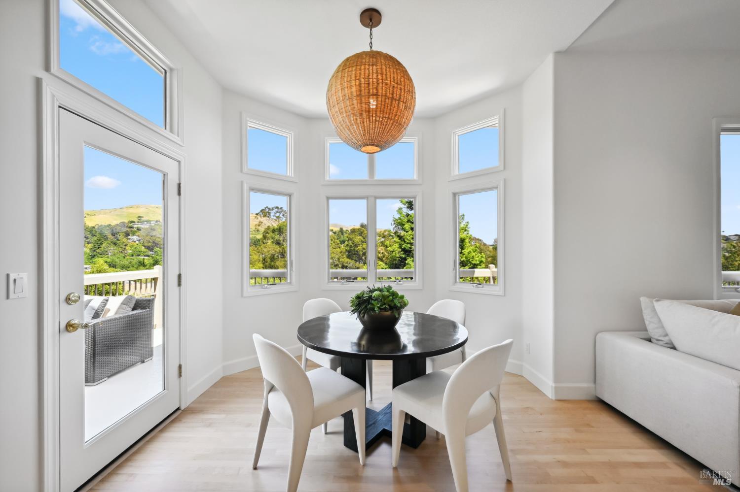 Detail Gallery Image 24 of 65 For 110 Monterey Dr, Tiburon,  CA 94920 - 5 Beds | 4/1 Baths